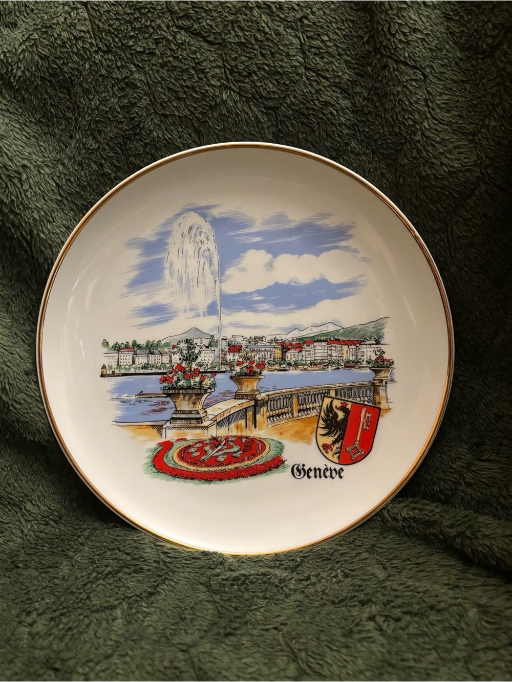 Geneva Decorative Souvenir Plate with Fountain Scene